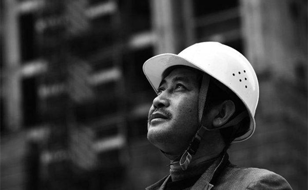 項(xiàng)目總包如何選擇環(huán)氧防靜電地坪？