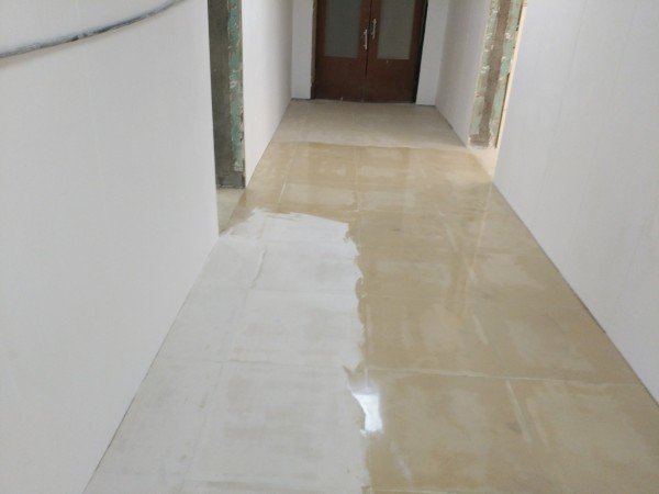 山東新泰市第三人民醫(yī)院瓷磚地面翻新