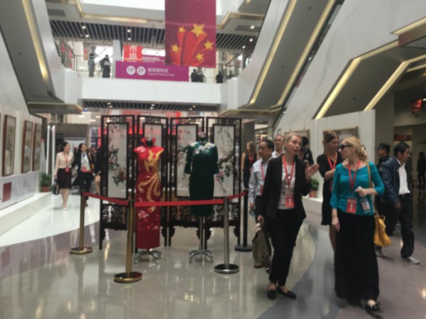 環(huán)氧磨石地面工程