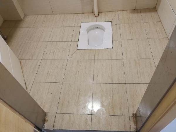 瓷磚地面翻新前