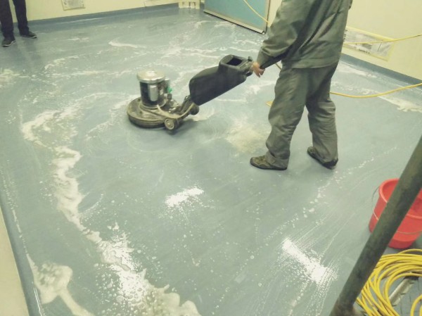 手術(shù)室地面翻新施工中