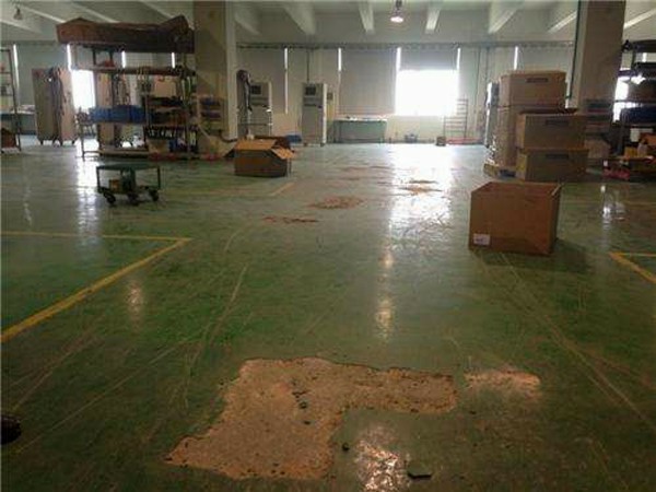 環(huán)氧地坪翻新前