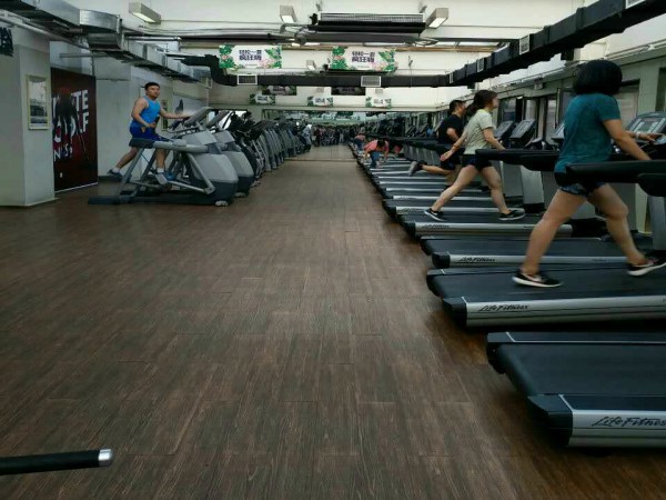 實(shí)木復(fù)合地板翻新前