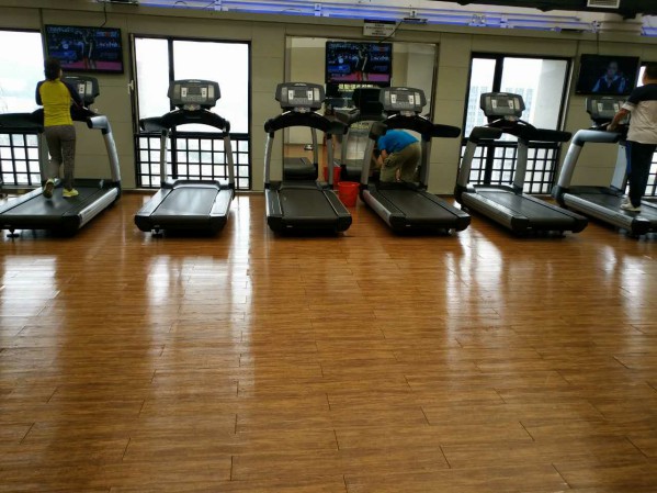 實(shí)木復(fù)合地板翻新后