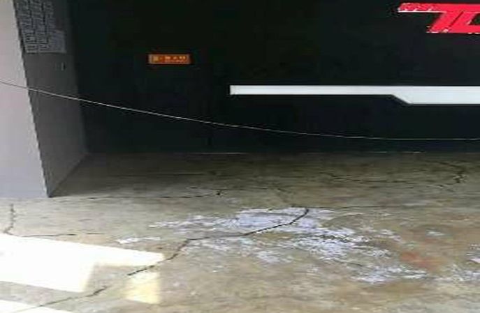 水泥自流平地面翻新攻略：塑立得防護(hù)涂料解決腐蝕、起砂難題